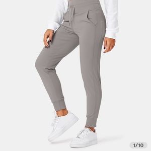 Halara Joggers Size M with tags Color Gull